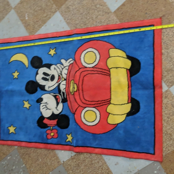Mickey & Minnie Rug - Picture 3 of 11